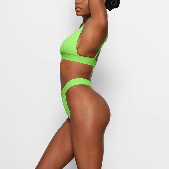{SKIMS} COTTON RIB THONG [NEON GREEN] - Picture 3 of 5